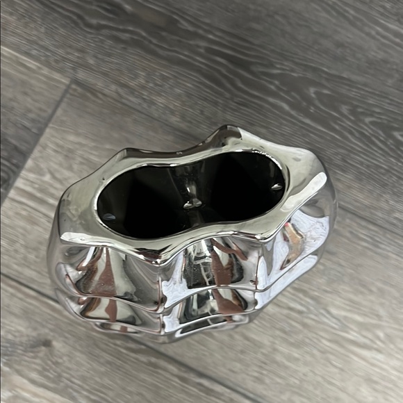 Silver Decorative vase - Picture 3 of 3